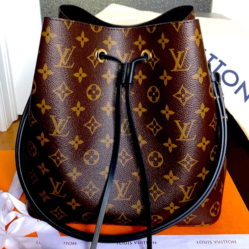 Louis Vuitton  Neonoe in monogram black